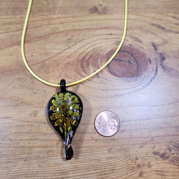 New Womens Murano Glass Tear Drop Yellow & Black Necklace - Picture 7 of 7